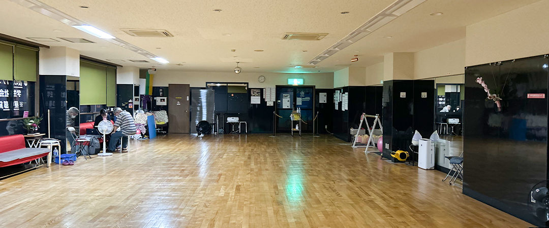 スタジオの広さは 横15m × 奥行7m、105㎡